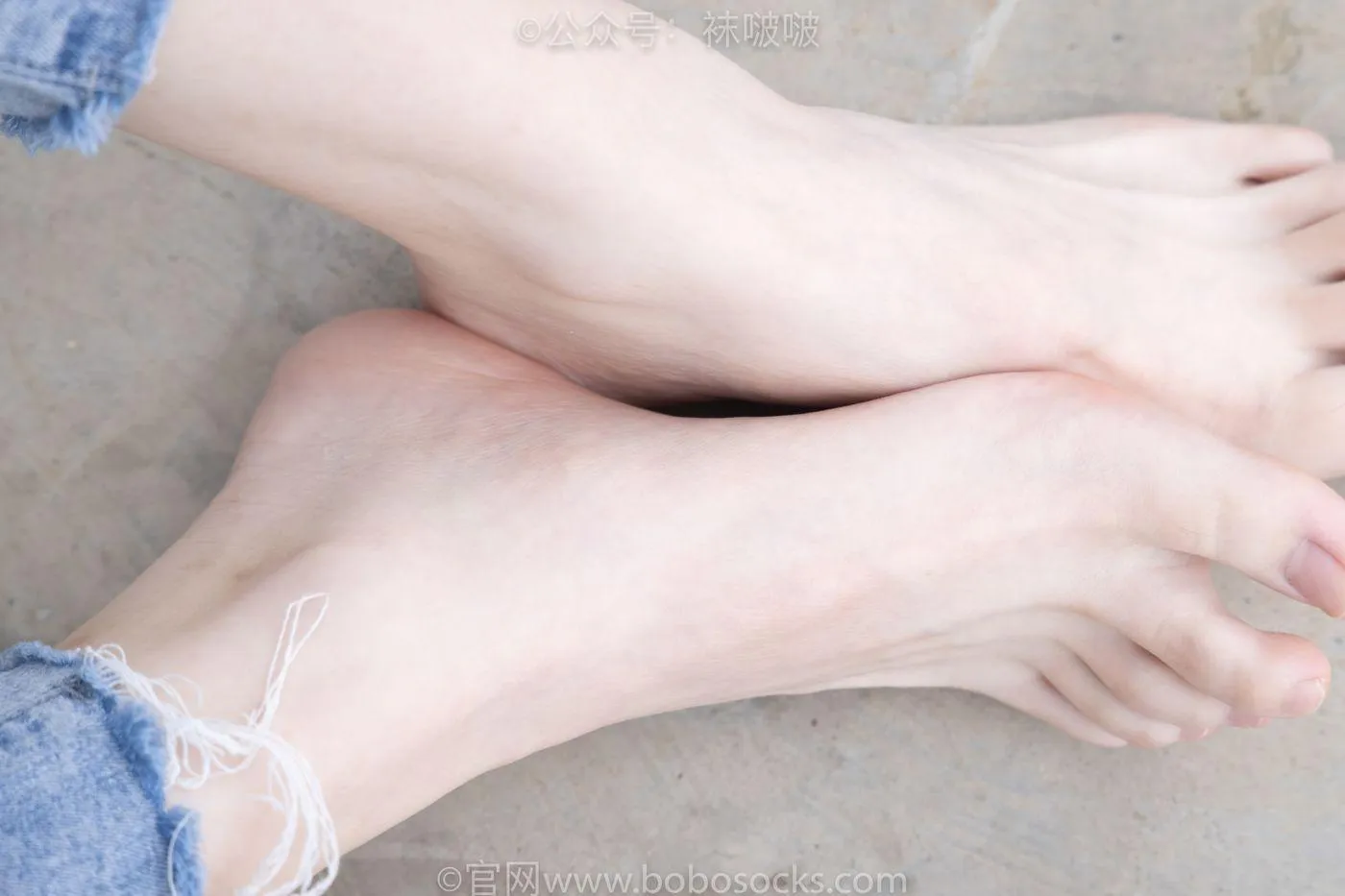 [BoBoSocks袜啵啵]NO.020 熊熊-NB运动鞋、蓝色短棉袜（踩脏）、裸足 [150P]插图6